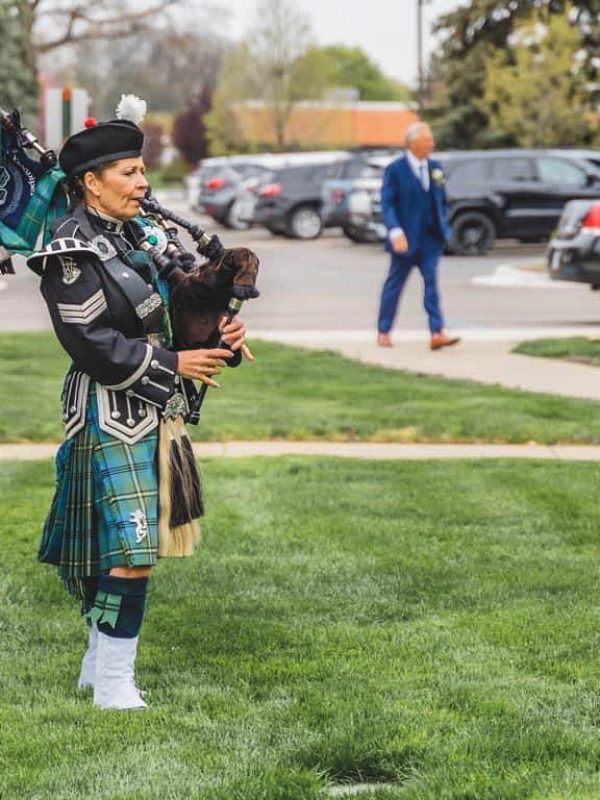 Michigan Bagpiper Kim Johnson Is A Professional Bagpiper Serving Southeast Michigan And Ohio - bagpipe funeral song roblox id